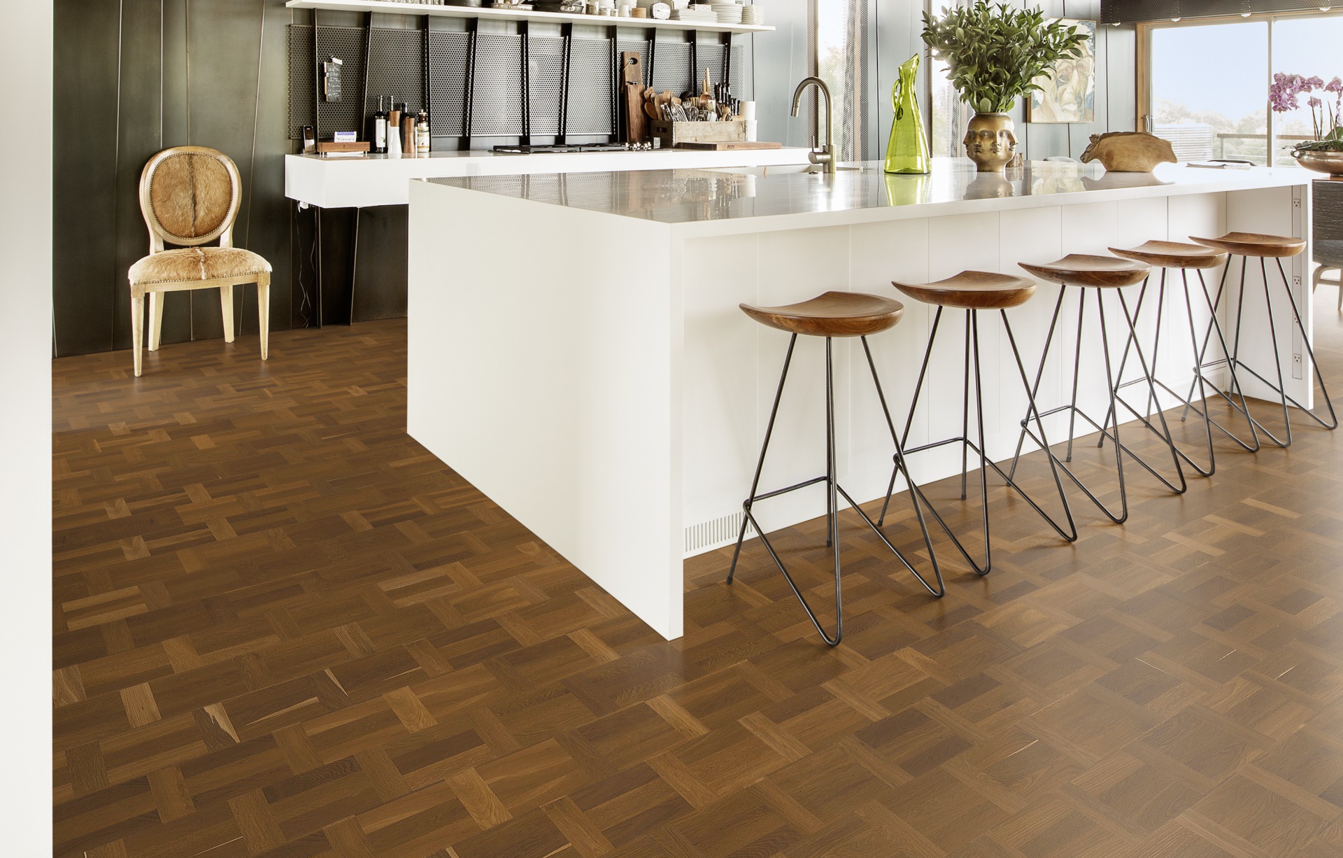 Паркетная доска Kahrs Европейский Ренессанс Дуб Палаццо Фумо Palazzo Fumo 15313REK15KW240 Lively 2426×198,5×15 фото в интерьере